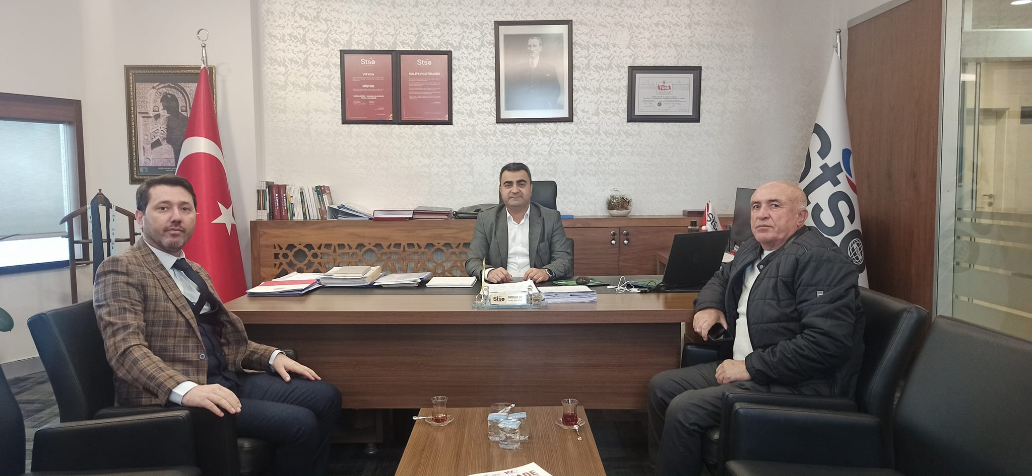 Sivas Ziyaretleri Kapsamında Ticaret ve Sanayi Odası Genel Sekreteri Sayın Serhat Ay’ı Ziyaret Ettik